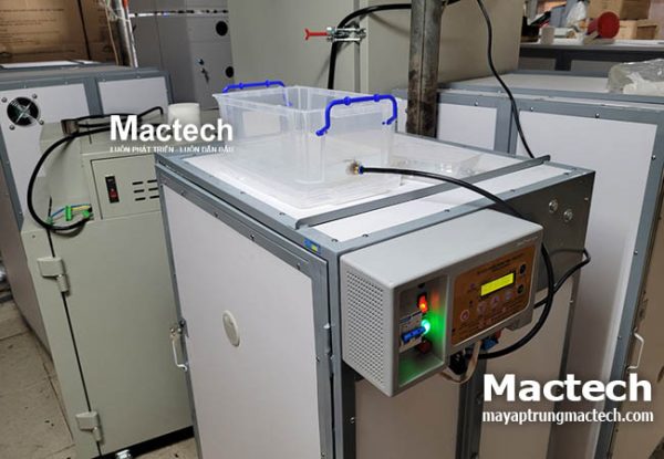 Máy ấp trứng báo hết nước